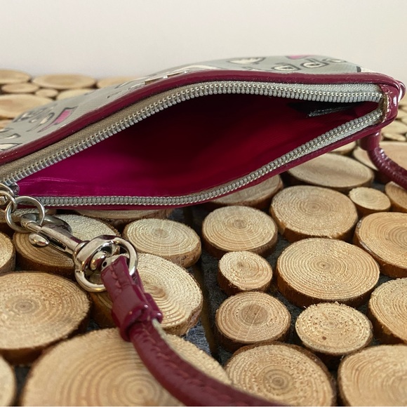 Coach poppy wristlet - Picture 3 of 3